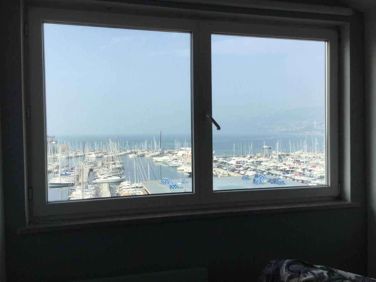 Mansarda Centrale Vista Mare Apartman Trieszt Kültér fotó