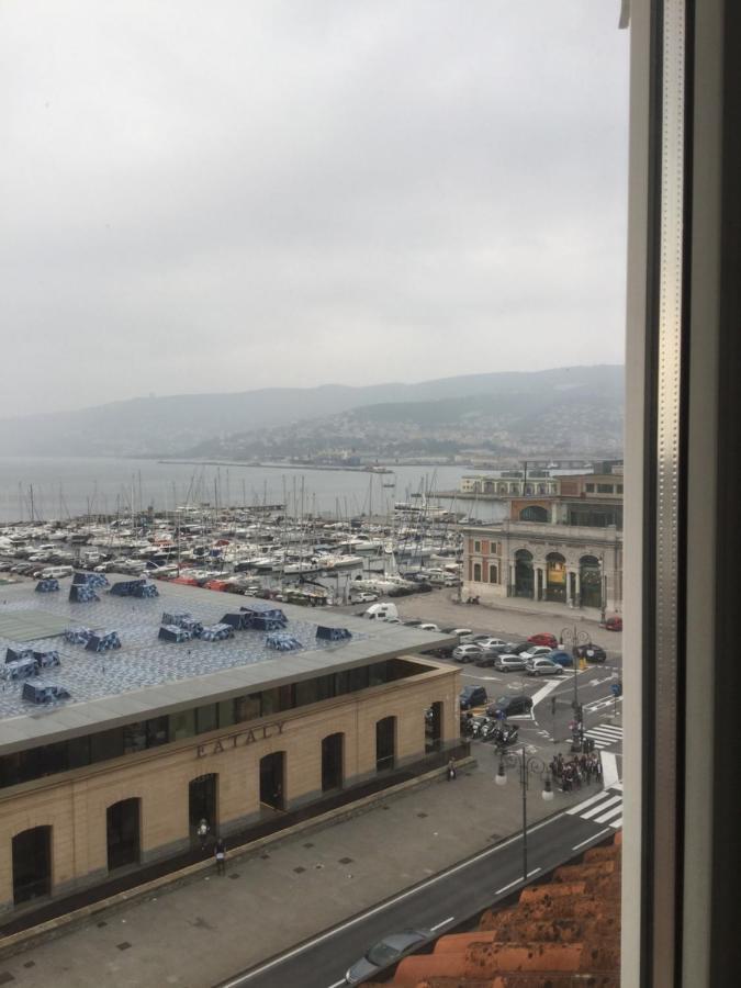 Mansarda Centrale Vista Mare Apartman Trieszt Kültér fotó